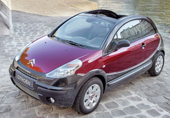 The little Citroën C3 Pluriel looks very cute!